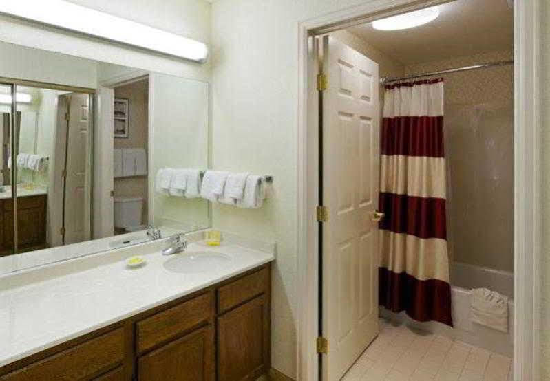 Denver Southwest/lakewood 3* Lakewood