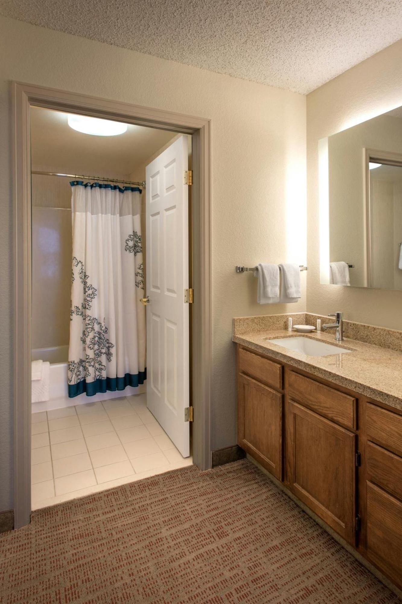 Denver Southwest/lakewood 3* Lakewood